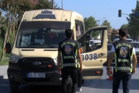 Bakırköyde minibüslere yolcu gibi binen polisler kurallara uymayanlara ceza yağdırdı
