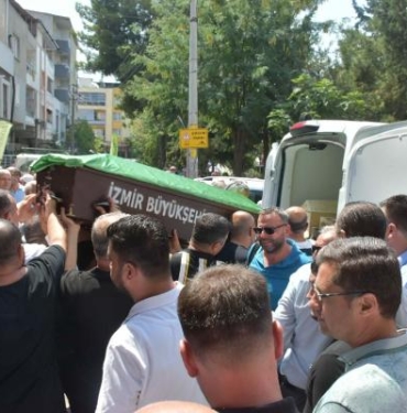 Balkonda otururken tüfekten çıkan saçmayla vurulup ölmüştü; 2 tutuklama