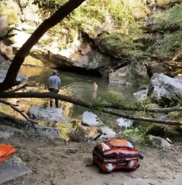 Bartın’da kayalıktan şelale göletine atlayınca 10 metre derinlikteki çamura saplandı 2 Bartında kayalıktan şelale göletine atlayınca 10 metre derinlikteki çamura saplandı