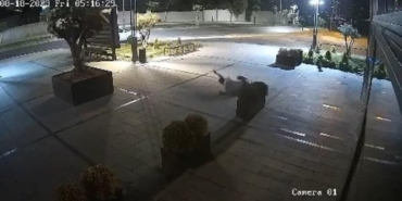 Başakşehir'de akrabaların silahlı çatışması kamerada 40 Başakşehirde akrabaların silahlı çatışması kamerada