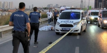 Başakşehirde motosiklet sürücüsü bariyerle beton mikseri arasında sıkışarak hayatını kaybetti