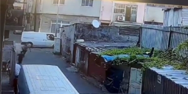 Bayrampaşada bekçilerin kovaladığı kaçak göçmeni çelme atarak durdurdu