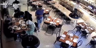 Beşiktaşta AVMde çanta hırsızlığı kamerada