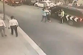 Beşiktaş'ta boğazına sakız kaçan şoförü 'doğru heimlich manevrası' kurtardı 11 Beşiktaşta boğazına sakız kaçan şoförü doğru heimlich manevrası kurtardı