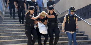 Beşiktaştaki cinayette gözaltına alınan kişiler adliyeye sevk edildi