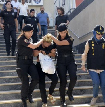 Beşiktaştaki cinayette gözaltına alınan kişiler adliyeye sevk edildi