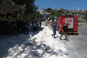 Beykoz'da alçı yüklü kamyon 3 otomobile çarptı: 7 yaralı