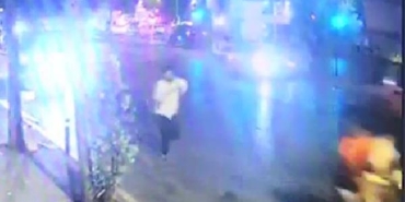 Beyoğlunda motosikletle 11 kişinin cep telefonunu çalan kapkaççı kamerada