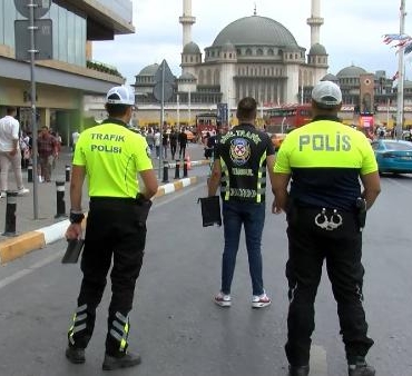 Beyoğlunda taksilere kısa mesafe ve taksimetre denetimi
