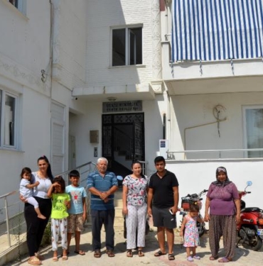 Binanın duvarları çatladı ev sahipleri Ölmek istemiyoruz diye yardım istedi