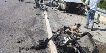 Bitliste otomobil ile minibüs çarpıştı 1i ağır 5 yaralı