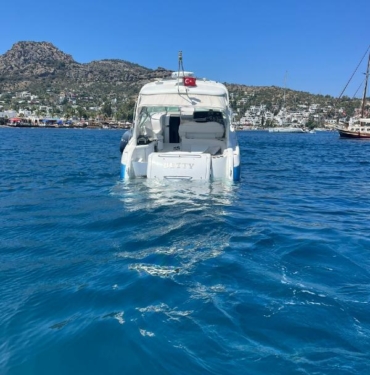 Bodrumda 11 metrelik motoryat battı