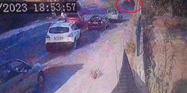 Bodrumda motosiklet sürücüsü ve köpeğinin yaralandığı su isale hattındaki patlama kamerada