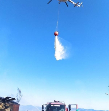 Boluda köydeki yangında 2 ev 3 samanlık ve odunluk yandı