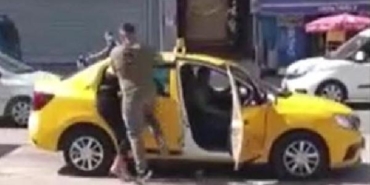 Boşanma aşamasındaki eşi sokak ortasında darbetti 18 Boşanma aşamasındaki eşi sokak ortasında darbetti