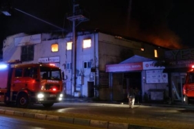 Bursada 3 katlı ahşap kapı fabrikasında yangın 2