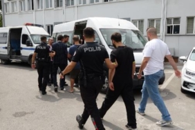 Bursa'da, aranan şüphelilere operasyon: 21 gözaltı 3 Bursada aranan şüphelilere operasyon 21 gözaltı