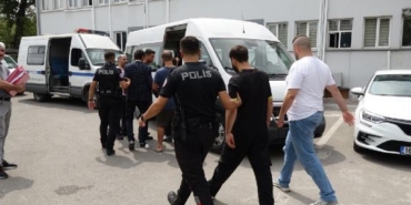 Bursa'da, aranan şüphelilere operasyon: 21 gözaltı 6 Bursada aranan şüphelilere operasyon 21 gözaltı
