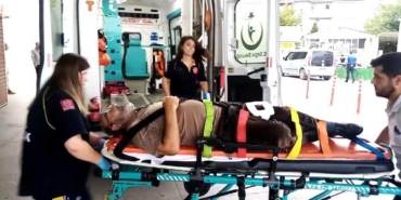 Bursa'da, kamyonla çarpışan midibüsün şoförü yaralandı 2 Bursada kamyonla çarpışan midibüsün şoförü yaralandı