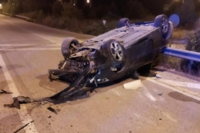 Bursada kum birikintisine çarpan otomobil takla attı Aynı aileden 5 kişi yaralandı