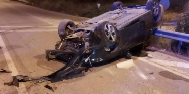 Bursada kum birikintisine çarpan otomobil takla attı Aynı aileden 5 kişi yaralandı