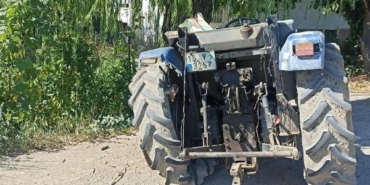 Bursada minibüs traktöre çarptı 1i ağır 3 yaralı