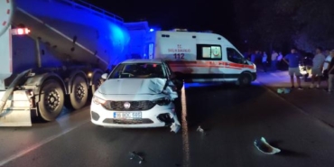 Bursada otomobil ile motosiklet kafa kafaya çarpıştı sürücü aracını bırakıp kaçtı 2 yaralı