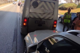 Bursada servis minibüsü ile otomobil çarpıştı 5 yaralı