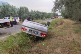 Bursa'da takla atan otomobilin sürücüsü hayatını kaybetti; 2 yaralı 35 Bursada takla atan otomobilin sürücüsü hayatını kaybetti 2 yaralı