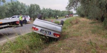 Bursa'da takla atan otomobilin sürücüsü hayatını kaybetti; 2 yaralı 38 Bursada takla atan otomobilin sürücüsü hayatını kaybetti 2 yaralı