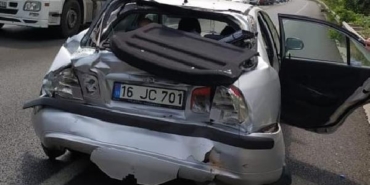 Bursada TIRın çarptığı otomobildeki 5 kişi yaralandı