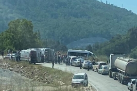 Bursada yolcu minibüsü ile kamyon çarpıştı 1 ölü 5 yaralı