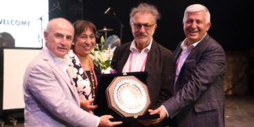 Büyükçekmecede Melek Baykal ve Levent Tamere ödül