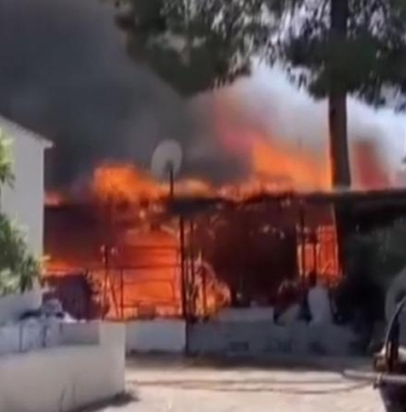 Cami lojmanında çıkan yangında imamın annesi öldü