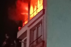 Çanakkalede apartmanın 5inci katında patlamanın ardından yangın çıktı