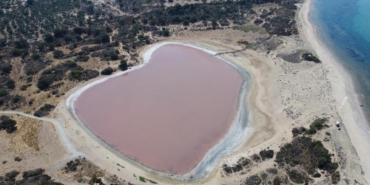 Çanakkale'de 'Kalpli Göl', pembe renge büründü 14 Çanakkalede Kalpli Göl pembe renge büründü