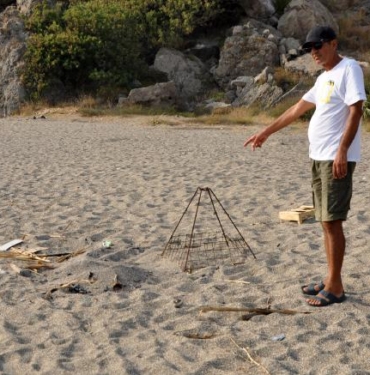 Caretta yuvasının üzerinde mangal yakan 3 kişiden 2si tespit edildi
