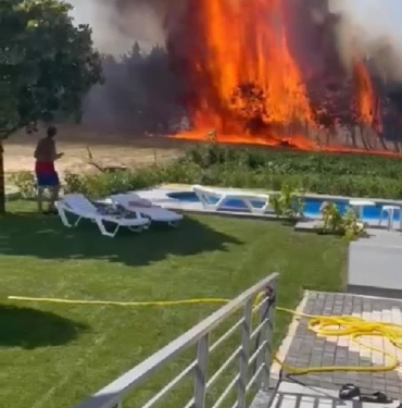 Çatalcada otluk alanda başlayan yangın yerleşim yerine sıçradı