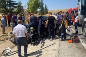 Cenaze dönüşü kaza 1 ölü 3 yaralı