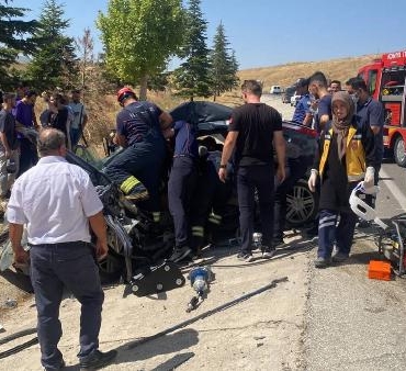 Cenaze dönüşü kaza 1 ölü 3 yaralı