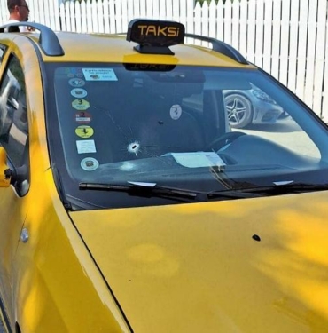 Çeşme'de beach club'a alınmayan iki kişi rastgele ateş etti; 1 yaralı 8 Çeşmede beach cluba alınmayan iki kişi rastgele ateş etti 1 yaralı