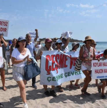 Çeşme'de 'Havlunu al da gel' eylemi 3 Çeşmede Havlunu al da gel eylemi