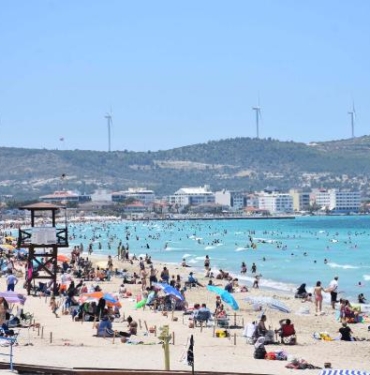 Çeşme'de 'Havlunu al da gel' protestolarının hedefi beach club'lara giriş, 300 TL'den başlıyor 9 Çeşmede Havlunu al da gel protestolarının hedefi beach clublara giriş 300 TLden başlıyor