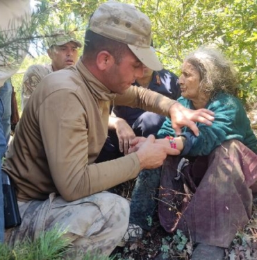 Çilek toplarken kaybolan kadını, jandarma buldu 10 Çilek toplarken kaybolan kadını jandarma buldu