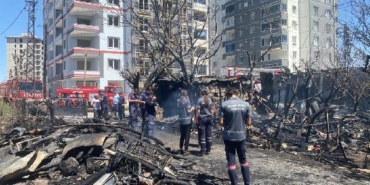 Çocukların attığı torpil evi yaktı