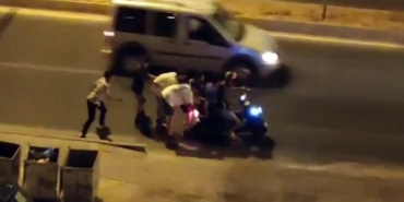 Çocukların patenle tehlikeli yolculuğu kamerada 30 Çocukların patenle tehlikeli yolculuğu kamerada