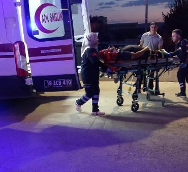 Çorum'da polis otosu ile hafif ticari araç çarpıştı: 2'si polis 3 yaralı