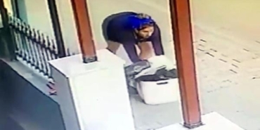 Dalıştayken evinden yapılan hırsızlık kamerada