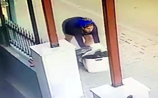 Dalıştayken evinden yapılan hırsızlık kamerada