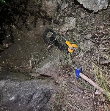 Define arayan 2 kişi, suçüstü yakalandı 5 Define arayan 2 kişi suçüstü yakalandı